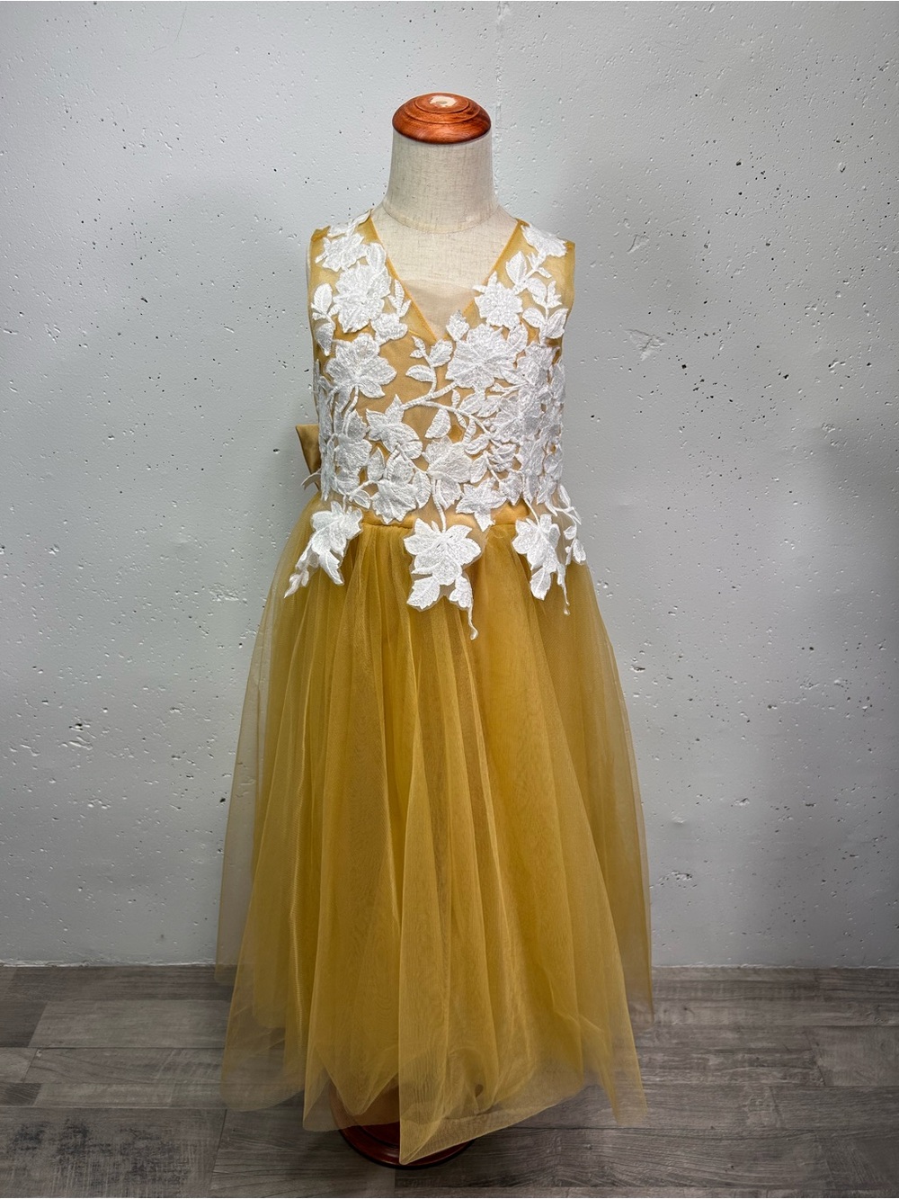 Girls Lace Applique Tulle Flower Girl Dress 8